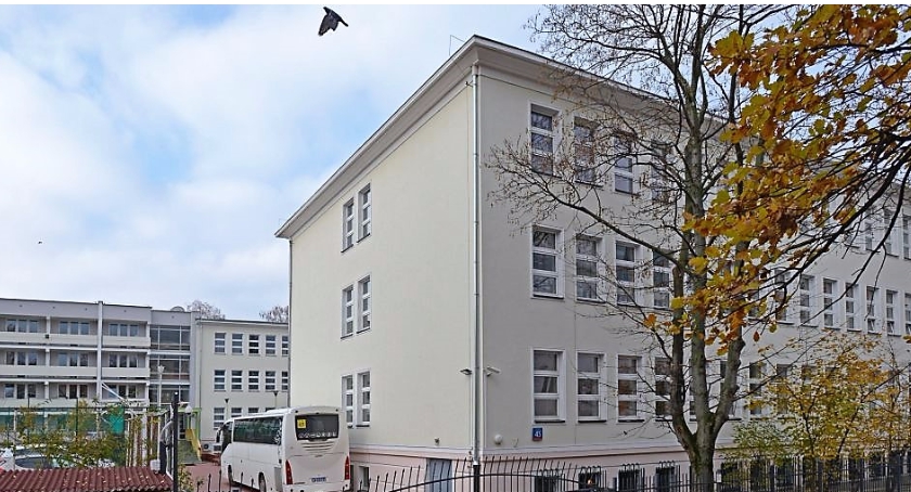 Zapadł wyrok w sprawie Kieleckiej 45, a co z oddaniem przez Rosjan budynku przy Sobieskiego 100?