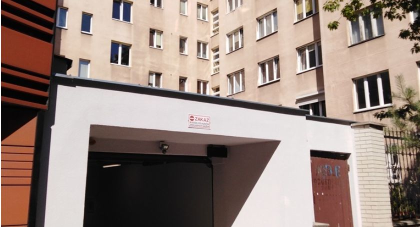 Takie są podziemne garaże na warszawskim Mokotowie.