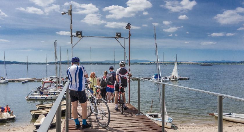 Zdjęcie rodzinnej wycieczki rowerowej