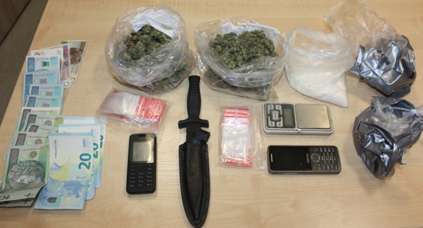Ostra walka mokotowskiej policji z dilerami narkotyków: kolejny sukces, zatrzymany Robert G. Miał przy sobie 100 g marihuany i 130 g amfetaminy