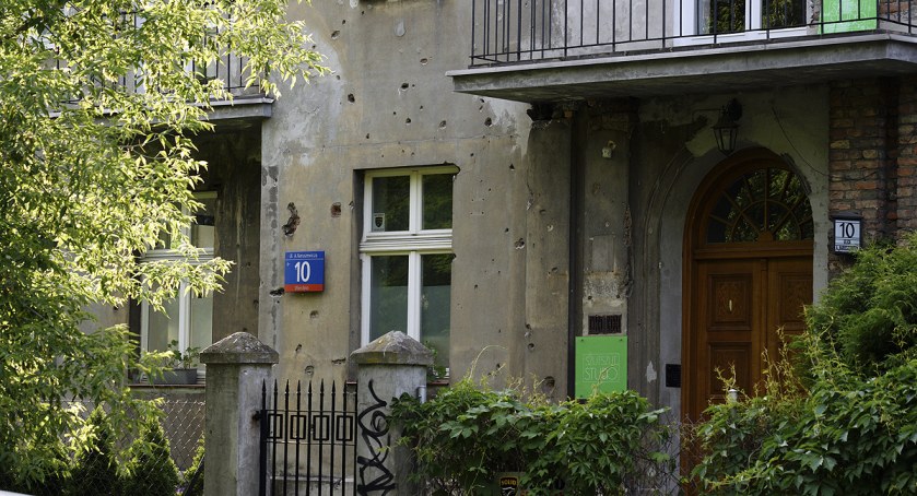 zdjęcie ślady po kulach 
