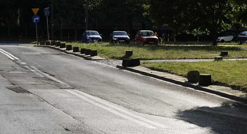 zdjęcie słupki drogowe 