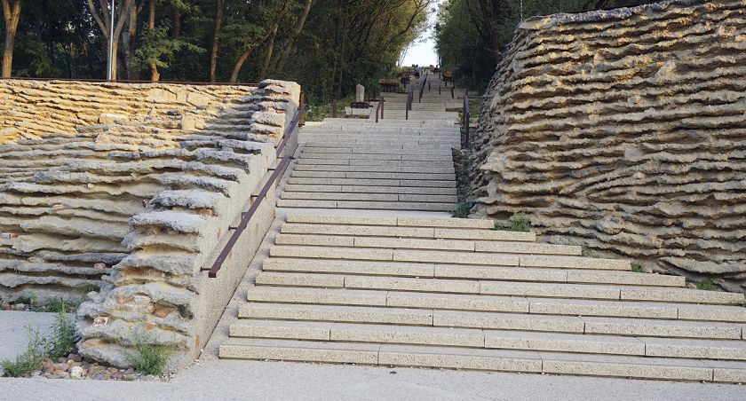 zdjęcie Park Akcji Burza i kopiec Powstania Warszawskiego