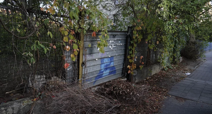 zdjęcie Tajemnicza działka przy ulicy Stępińskiej 