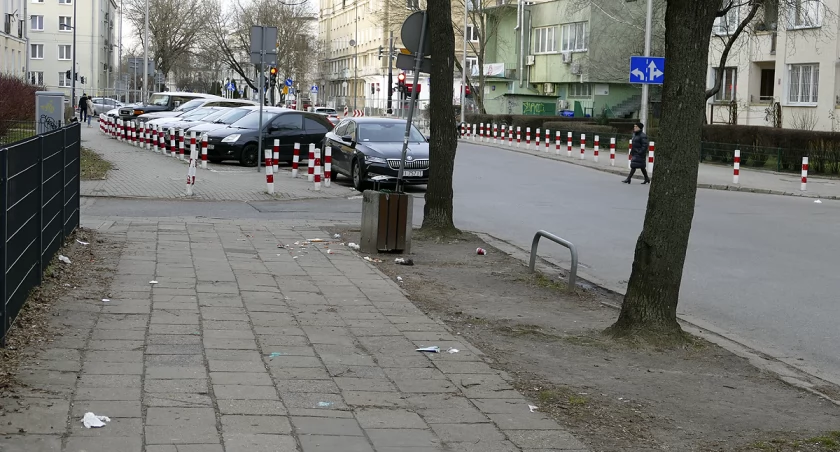 zdjęcie kosze na śmiecie  