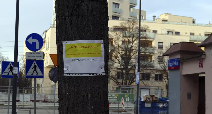 zdjęcie zakaz postoju 