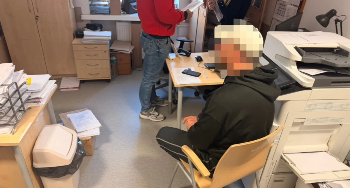 Działania Służb, Narzędziem zbrodni okazał taboret Zatrzymanie Mokotowie - zdjęcie, fotografia