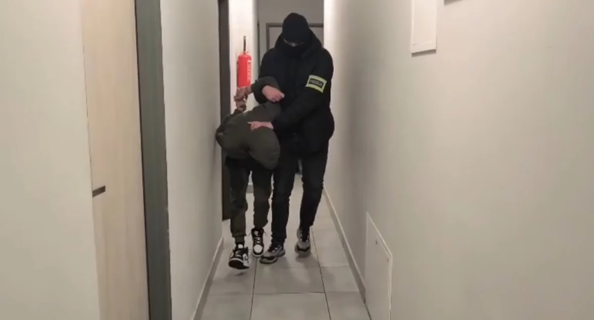 Działania Służb, OSZUSTWACH LEKARZA BRAŁA UDZIAŁ LATKA Policjanci Mokotowie akcji - zdjęcie, fotografia