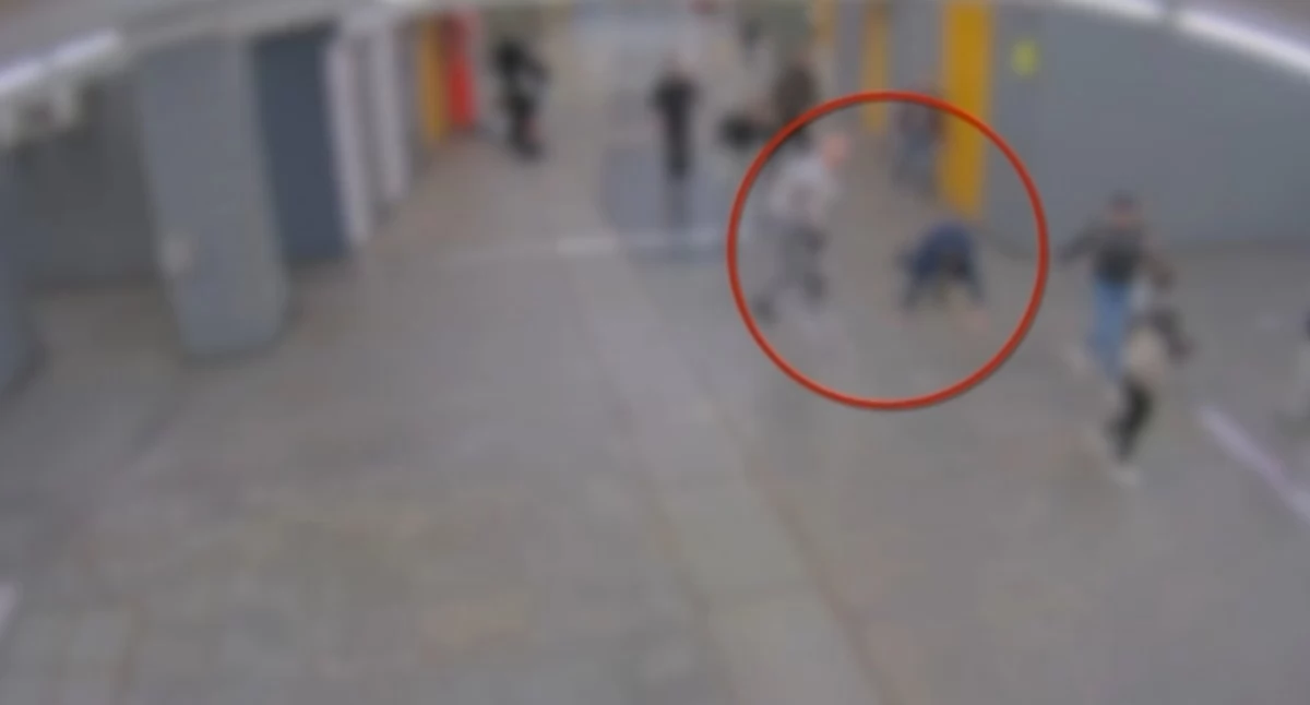 Działania Służb, SZOKUJĄCY metrze Mokotowie ZAATAKOWAŁ CHŁOPCA! - zdjęcie, fotografia