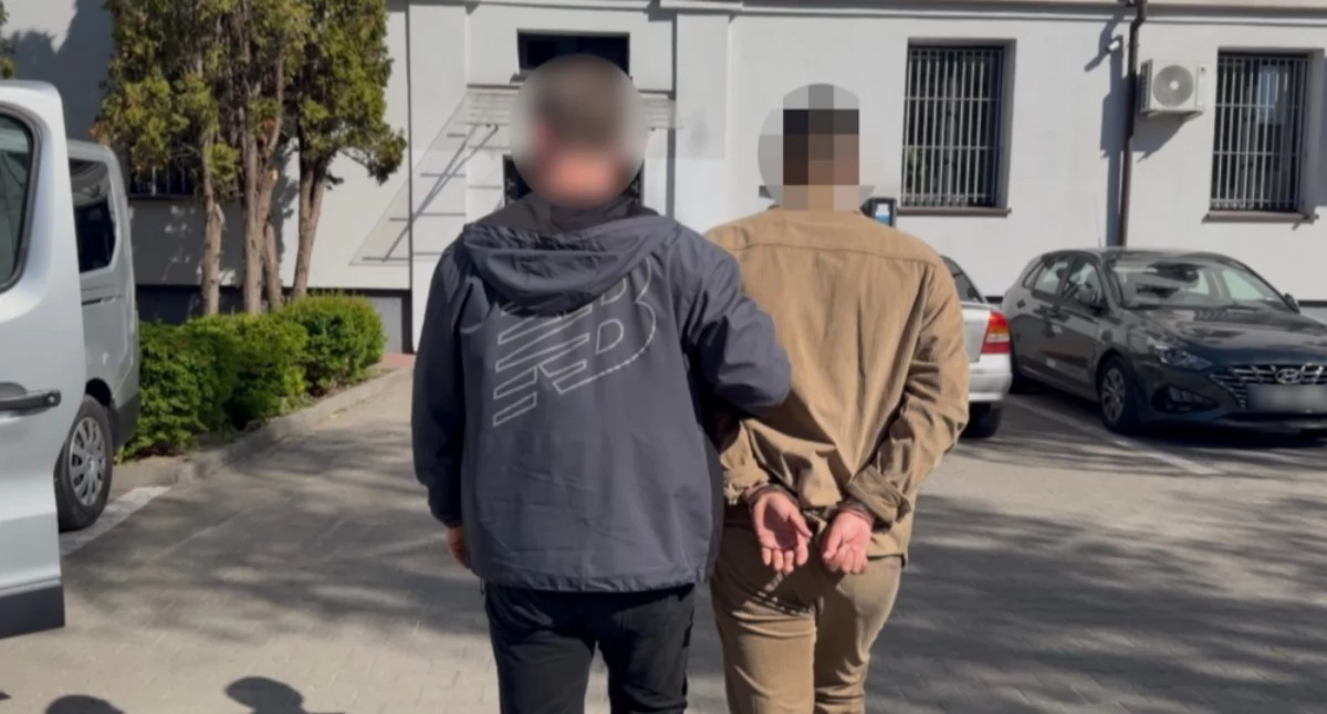 Działania Służb, ZASTOSOWAŁ ARESZT Akcja policjantów Mokotowie! - zdjęcie, fotografia