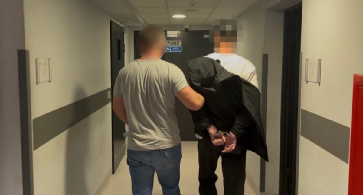Działania Służb, INTERNETOWYCH OSZUSTÓW Kurier złapany Mokotowie! - zdjęcie, fotografia