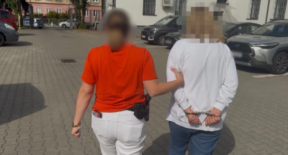 Działania Służb, PIĘŚCIĄ TWARZ BUTELKĄ GŁOWĘ Interwencja Mokotowie - zdjęcie, fotografia