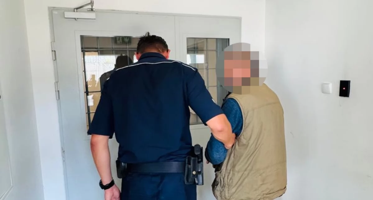 Działania Służb, PODWÓJNE ZATRZYMANIE Mokotowie Grozi DEPORTACJA - zdjęcie, fotografia