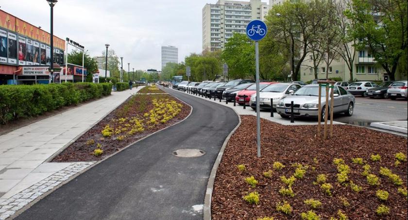 Rowerzyści mają wreszcie na Batorego swój raj: od Wiśniowej do Niepodległości i dalej