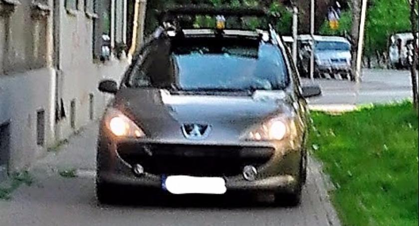 Pani Sylwia ucieka przed napastnikiem w samochodzie z kogutem! Szukamy świadków!