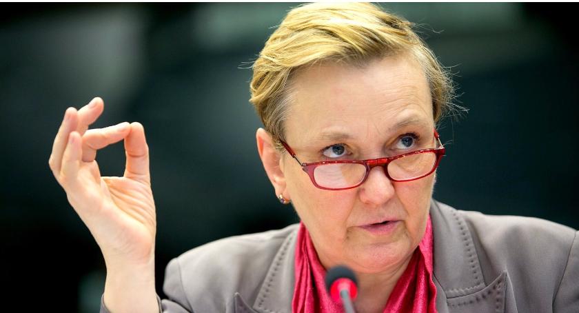 Skandal na Woronicza: w czasie programu „Bez retuszu” europosłanka RóżaThun wybiegła ze studia