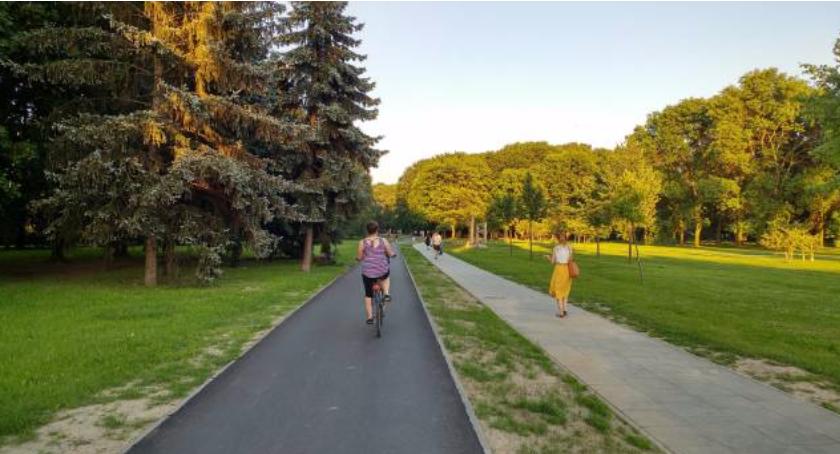 Rowerem - od Żwirki i Wigury na Ochocie do Batorego i Boboli na Mokotowie