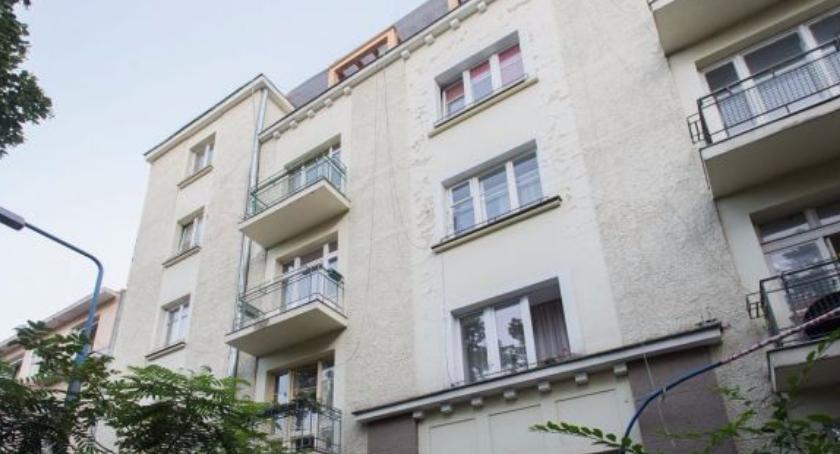 Mieszkańcy kamienicy przy ul. Kujawskiej 3 ewakuowani, w dzień po katastrofie obok