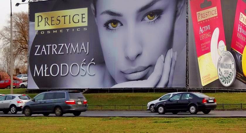 Trzy billboardy szpecące Dolinkę Służewiecką wreszcie usunięte… po 10 latach urzędniczych starań!
