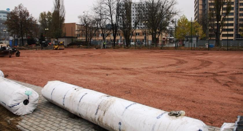 Będzie nowe boisko na Mokotowie – przy LO na Marynarskiej 2/6. Również dla mieszkańców?
