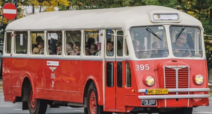 Już od 9 grudnia br. wycieczki zabytkowym Ikarusem po Mokotowie i… jego historii