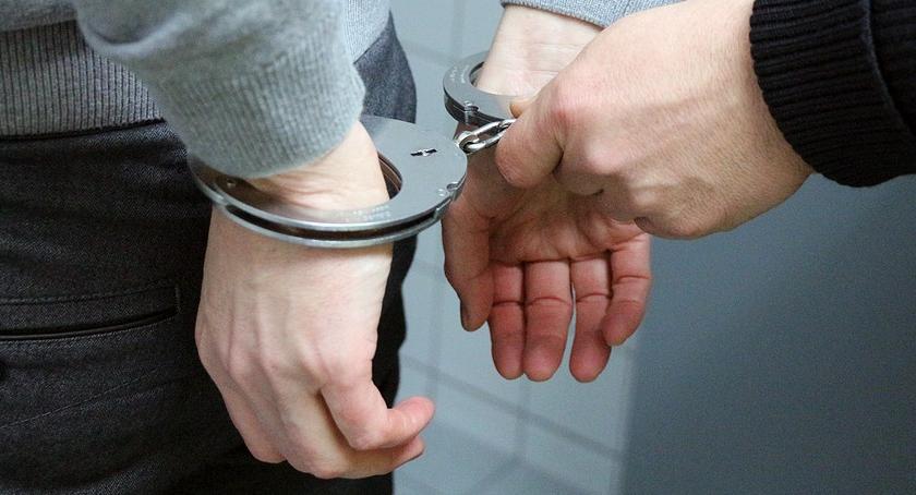 17-letni „policjant”, w rzeczywistości tzw. odbierak, wyłudził od dwójki starszych ludzi 60 tys. zł