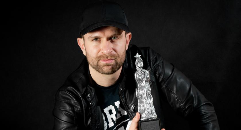 Kacper Anuszewski, utytułowany reżyser młodego pokolenia, z Mokotowa przeniósł się do Częstochowy
