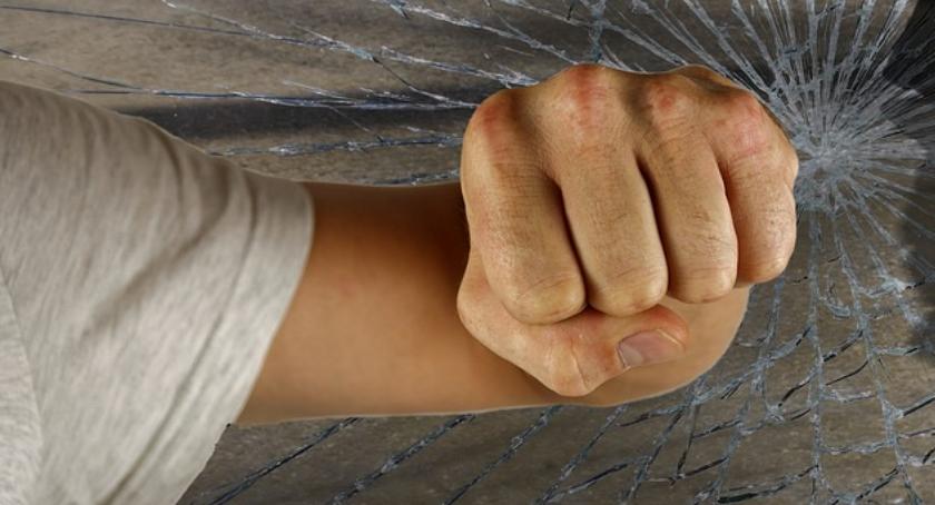 Fantastyczny kierowca taksówki… dla złodziei: podwiózł włamywacza i pomógł mu okraść mieszkanie!
