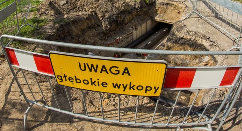 Przy ul. Melomanów nastąpiła awaria rury ciepłowniczej; sześć budynków nie miało wody i ciepła