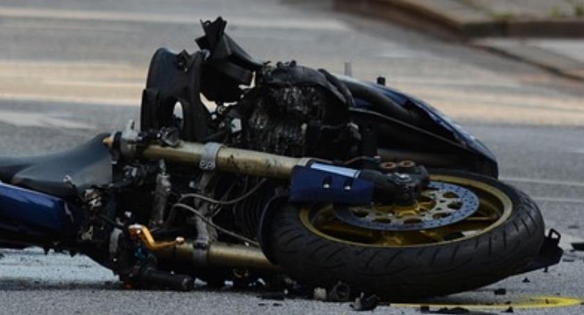 Nieudana nauka jazdy: na ulicy Batorego motocyklista zderzył się ze szkoleniowym hyundaiem…