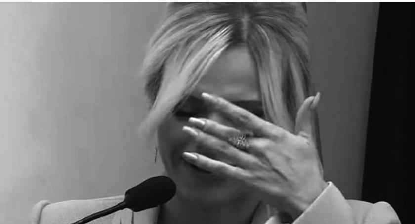 Doda, którą generalnie mokotowianie lubią, bo jest od nas – przeżywa załamanie i ma problemy