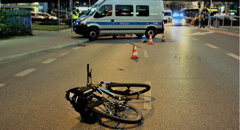 Zmarła rowerzystka, która zderzyła się z oplem w okolicach Ronda Unii Europejskiej