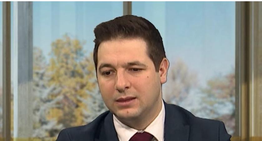 Rafał Trzaskowski polemizuje z Patrykiem Jakim, a Jaki wybrał się w tym czasie na Mokotów