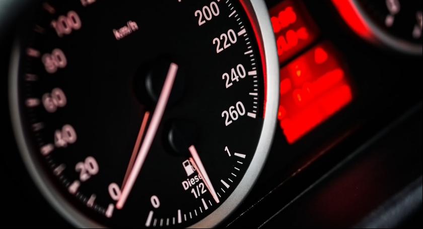Jak uruchomić awaryjnie auto?