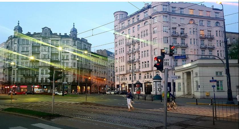 Żąda 12,5 mln złotych za sprzedanie mieszkań przy ul. Puławskiej 1a, do których ma roszczenia