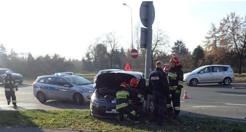 Niefortunne dni na ulicach Mokotowa: trzy karambole, jeden rozcięty łuk brwiowy (FOTO)