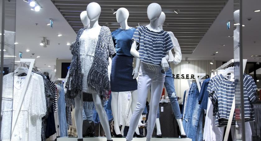 Ukradł bluzki dla przyjaciółki w ramach prezentu, wpadł i okazało się, że to nie jedyna jego wina