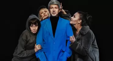 Teatr Druga Strefa: PRZY DRZWIACH ZAMKNIĘTYCH