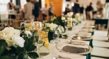 Nietypowa sala weselna w Warszawie – dlaczego kameralne miejsca z charakterem wygrywają z klasyką?